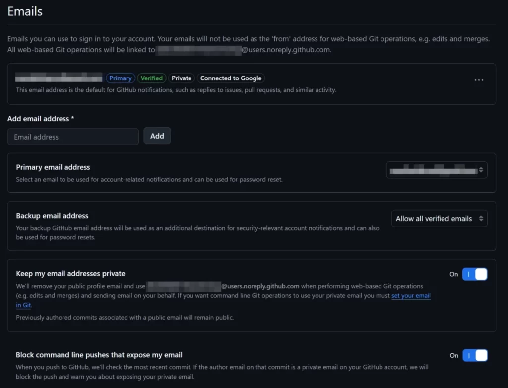 GitHubのEmails設定画面。メールアドレスを非公開にする「Keep my email addresses private」のスイッチが「On」に設定されている様子。